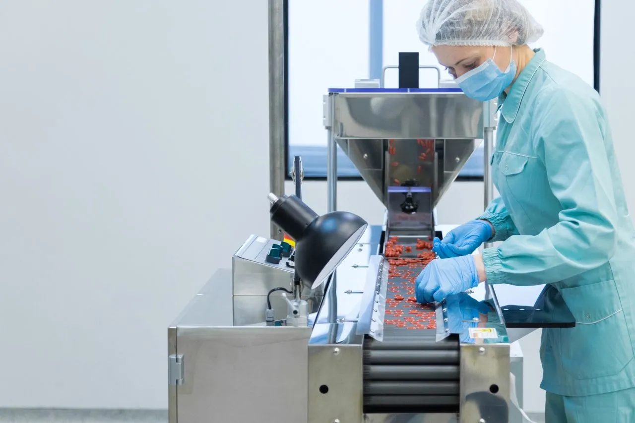 Pharmaceutical manufacturing - Arolex Pharma banner